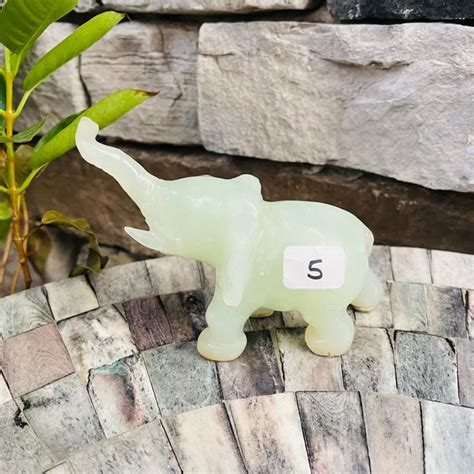 Jade Elephant Figurines के लिए छवि परिणाम