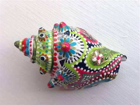 Toradh íomhá ar Colorful Conch Shell