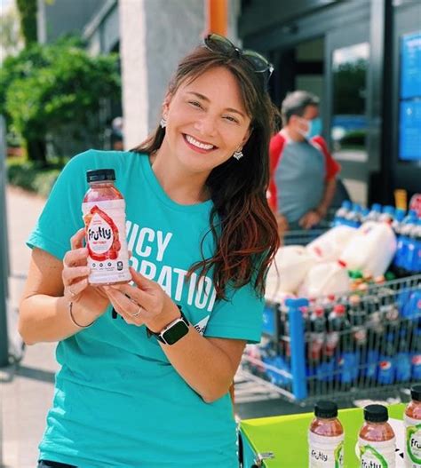 Toradh íomhá ar In-Store Sampling Event Cartoon