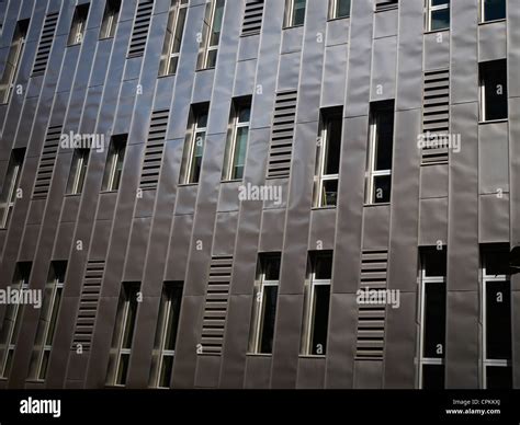 Metal Cladding Office Building に対する画像結果