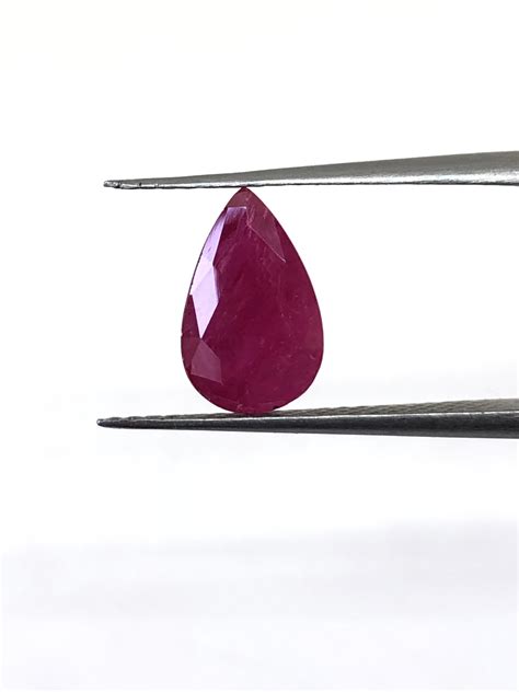 Toradh íomhá ar ruby pear shape