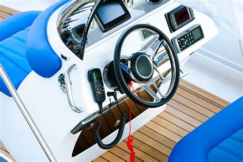 Boat Cockpit Pics に対する画像結果