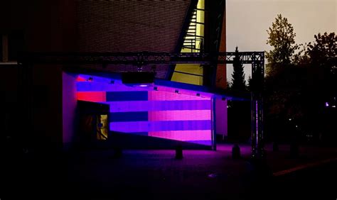 Toradh íomhá ar Creative Coding Wall Installation