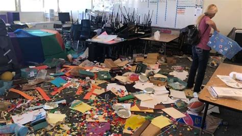 Student Destroy Classroom に対する画像結果