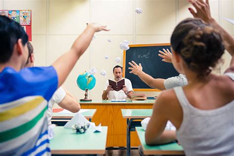 Student Destroy Classroom に対する画像結果