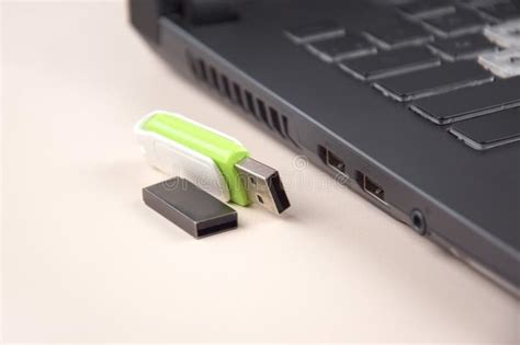 Afbeeldingsresultaten voor Open a USB Stick