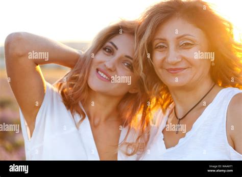 2 Middle-Age Women に対する画像結果