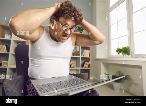 Toradh íomhá ar Computer Screen Face Expression