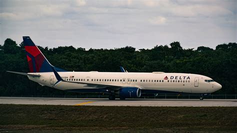 Toradh íomhá ar Delta Boeing 737 ATL