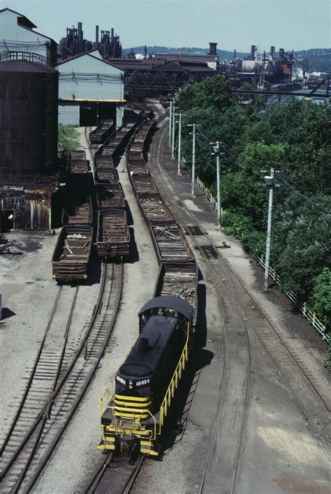 Toradh íomhá ar Digital Multimeter Measuring Voltage