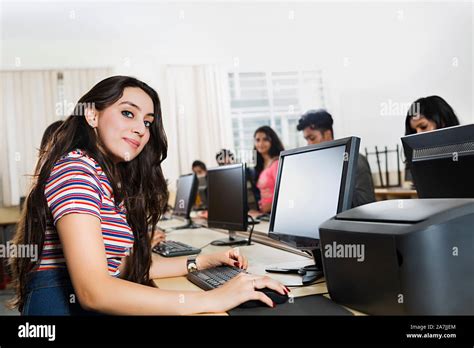 Toradh íomhá ar Computer Class Stock Images