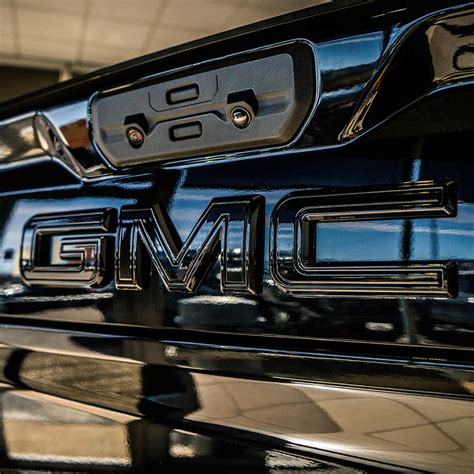 Toradh íomhá ar How to Remove Emblems Off 2500 GMC Sierra