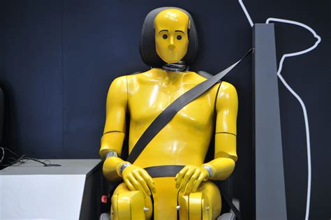 Toradh íomhá ar Crash-Test Dummy with Wig
