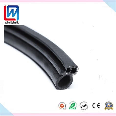 Toradh íomhá ar How to Strip and Remove a Door On a Vehicle