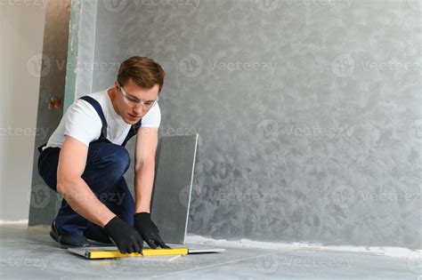 Afbeeldingsresultaten voor Installing Ceramic Tile