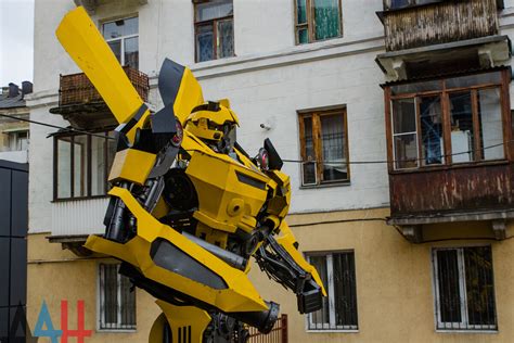 Living Transformers Giant Robots に対する画像結果