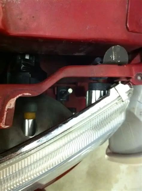 Toradh íomhá ar How to Adjust Headlights On 2002 Ford Explorer