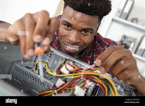 Guy Fixing Computer に対する画像結果