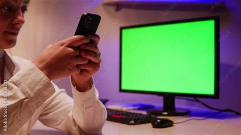 Typing Notes While Staring に対する画像結果