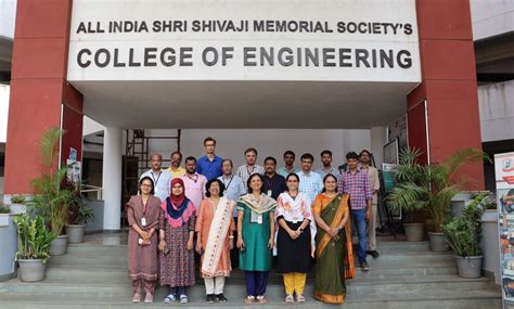 Electrical Engineering Colleges に対する画像結果