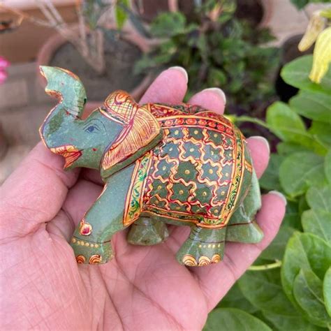 Jade Elephant Figurines के लिए छवि परिणाम