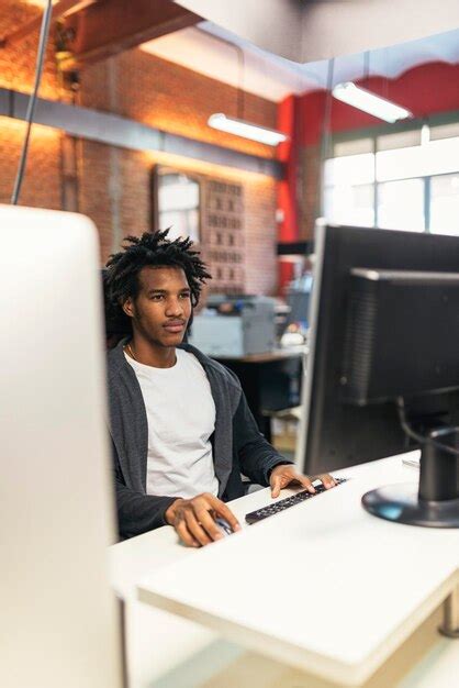 Man Using Desktop に対する画像結果