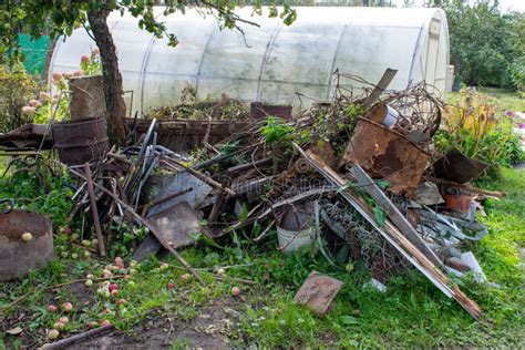 Afbeeldingsresultaten voor Rusty Garbage Pile