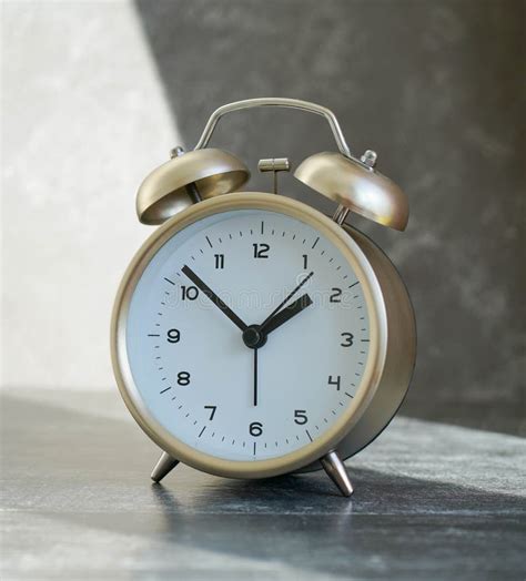 Afbeeldingsresultaten voor Vintage Clock 2Pm