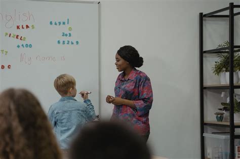 Contoh Descriptive Text My Classroom に対する画像結果