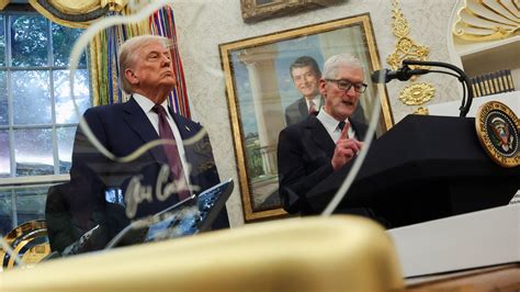 Toradh íomhá ar Tim Cook Daughter