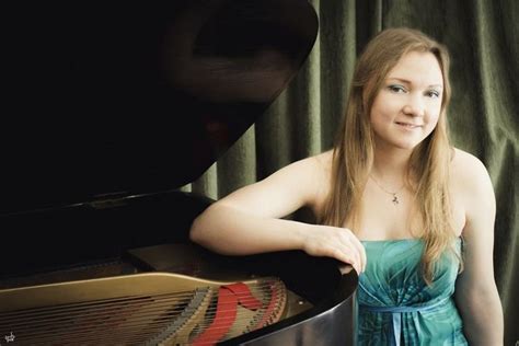 Psychologist Olga Pacholec に対する画像結果