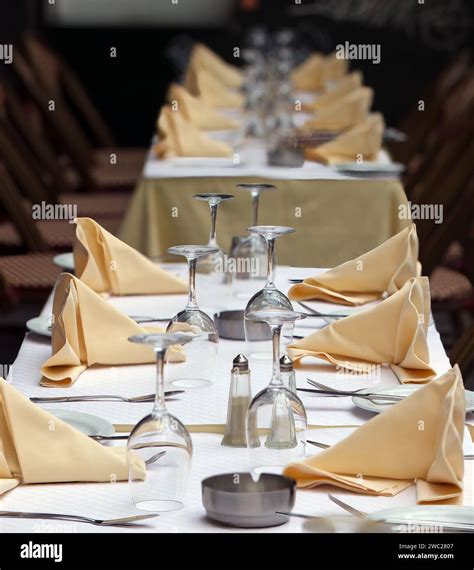 Fine Dining Restaurant Table Setting に対する画像結果
