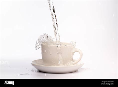Pouring Water into Crack Cup に対する画像結果