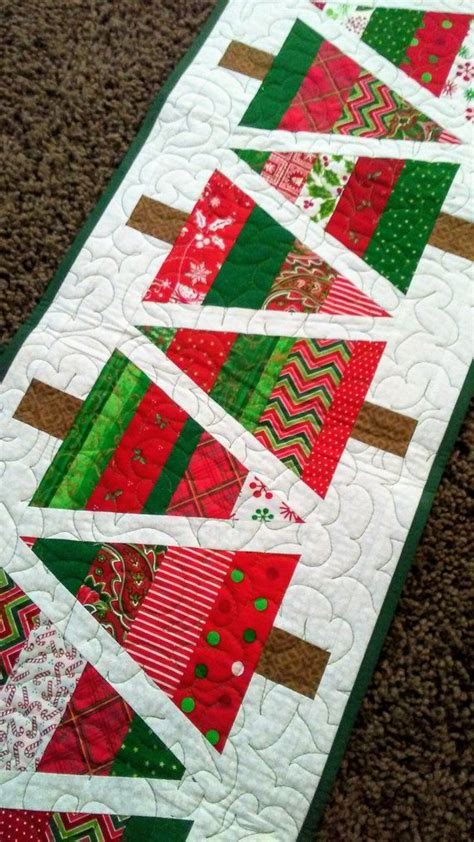 Afbeeldingsresultaten voor Free Pattern for Christmas Tree Table Runner