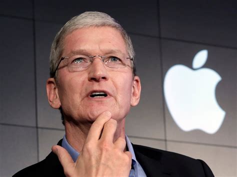 Afbeeldingsresultaten voor Tim Cook Photo