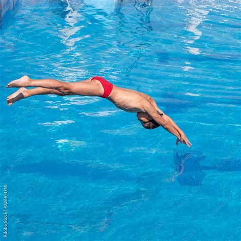 Toradh íomhá ar PPL Diving into a Pool