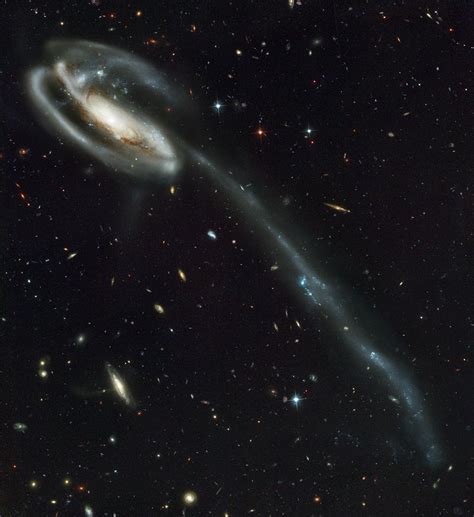 Unusual Galaxies に対する画像結果