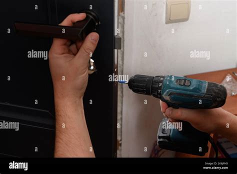 Door Handle Installation に対する画像結果