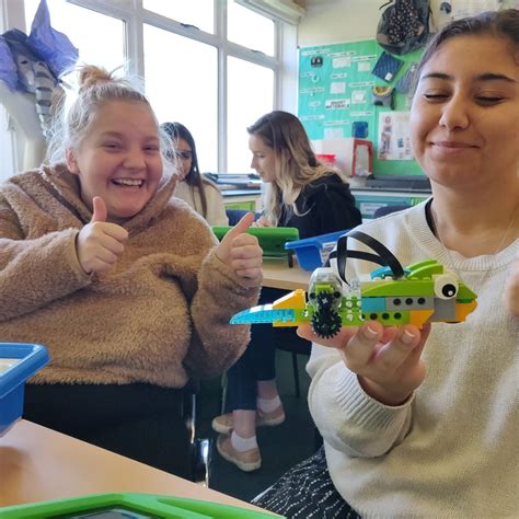 Afbeeldingsresultaten voor Visual Programming Beyond Blocks