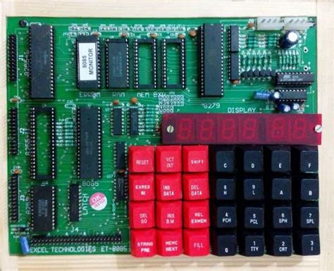 Toradh íomhá ar Microprocessor Universal Trainer Kit