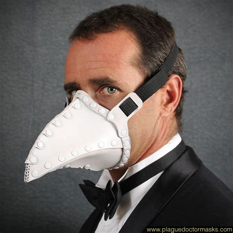 Afbeeldingsresultaten voor Plague Doctor Mask Pattern Free