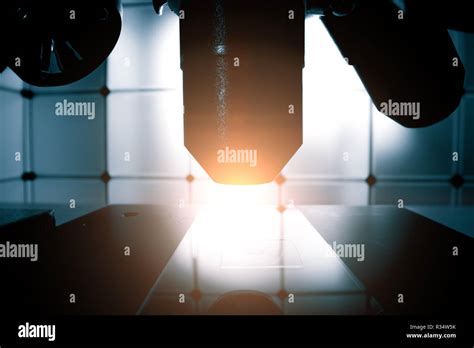 Close Up of Microscope Slide に対する画像結果