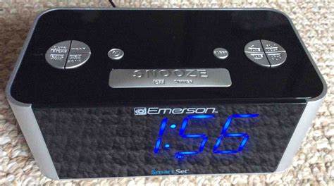 Toradh íomhá ar Emerson Research SmartSet Clock Radio