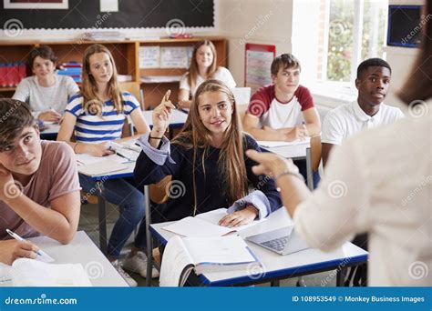 Toradh íomhá ar Raising Hand to Ask a Question