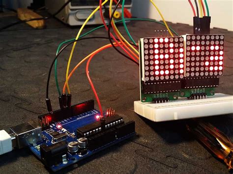 Toradh íomhá ar Arduino Uno MAX7219 Dot-Matrix Clock
