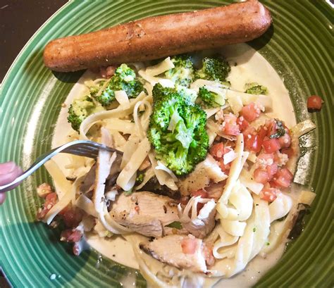 Toradh íomhá ar Applebee's Fettuccine Alfredo with Broccoli