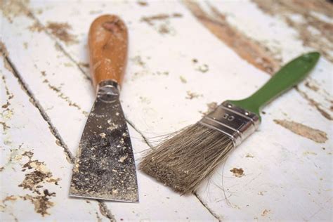 How to Remove Old Paint From Wood Trim に対する画像結果