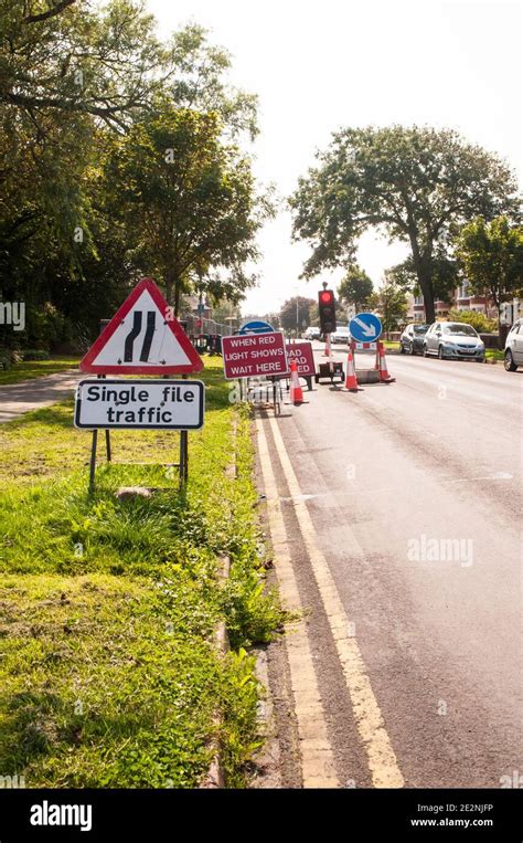 Afbeeldingsresultaten voor Keep Left Road Work Sign