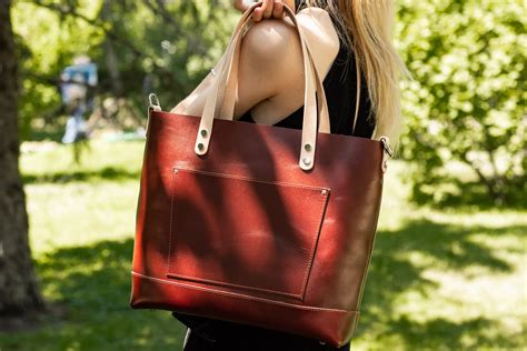 Everything You Need to Know About a Tote Bag | hidemont.com