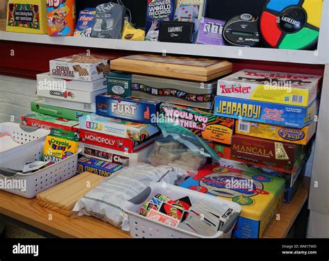 Résultat d’images pour Stack of Game Boxes